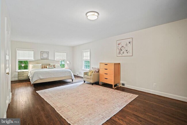 Building Photo - 5320 Albemarle St