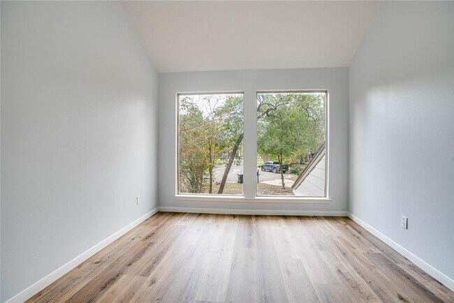 Building Photo - 605 Jeff Davis Ct