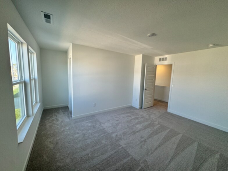 Building Photo - 5823 Fire Opal Wy