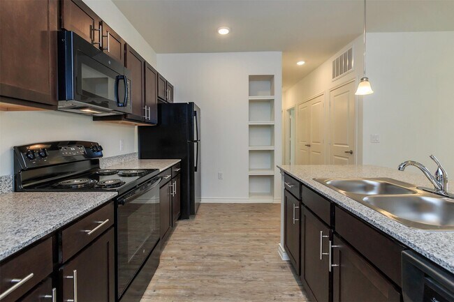 Building Photo - 5712 Azle Ave