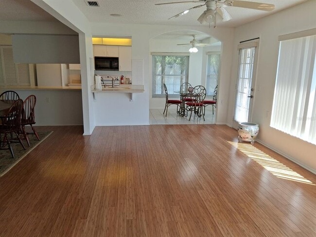 Building Photo - 9142 Cotswald Way