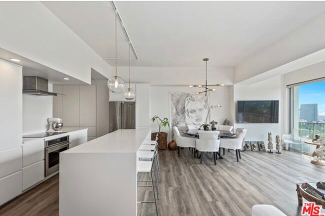 Building Photo - 10501 WILSHIRE Blvd