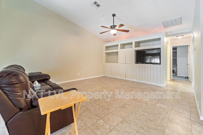 Building Photo - 5510 SW 4th Pl