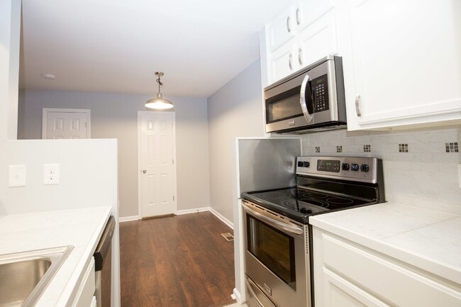 Building Photo - "Charming Studio Retreat with Modern Comforts in Vass, NC!"