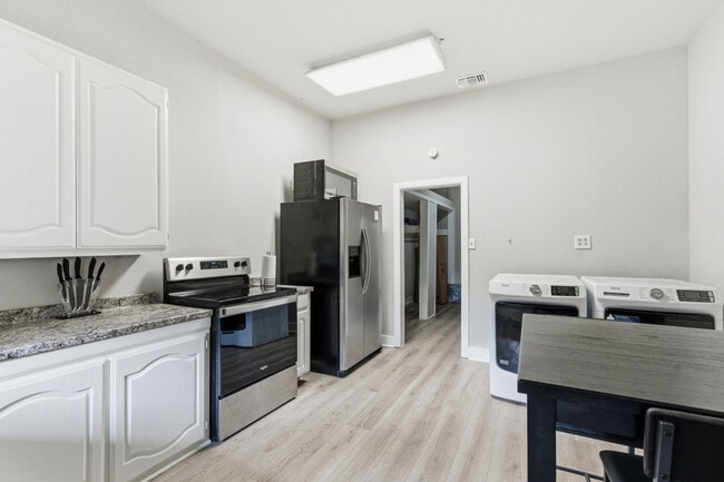 Building Photo - 314 W Cevallos