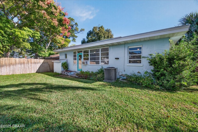 Building Photo - 930 Daytona Ave