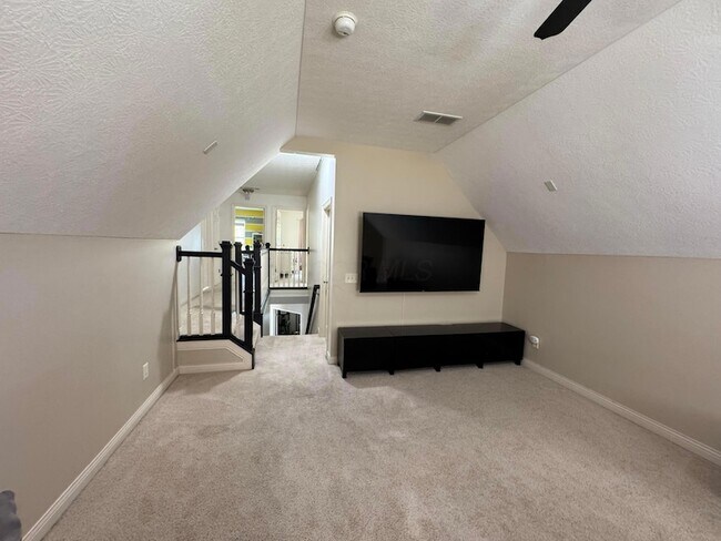 Building Photo - 5985 Inslee Rd