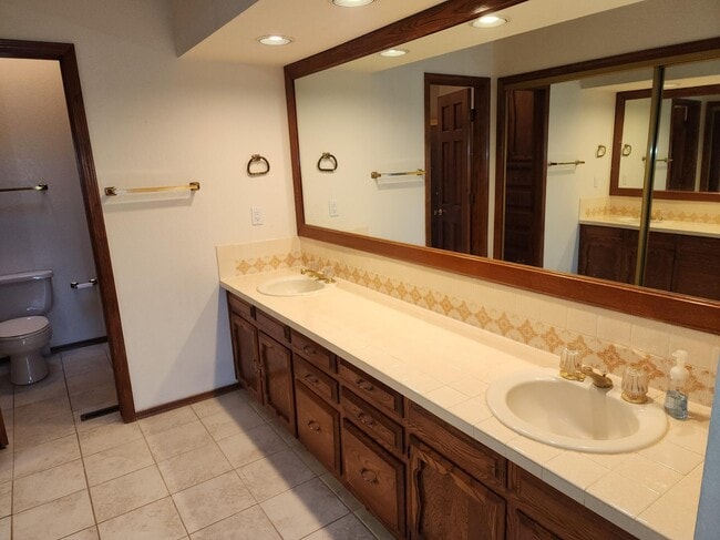 Building Photo - 9335 Admiral Lowell Pl NE