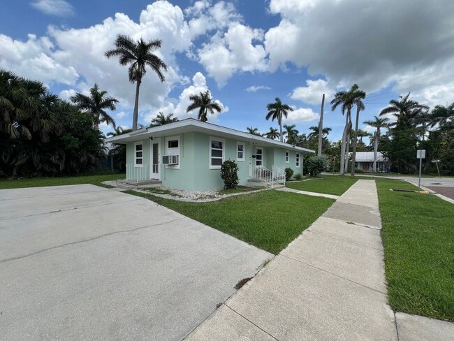 Building Photo - $1,375 ** Annual Lease ** 1 Bedroom / 1 Ba...