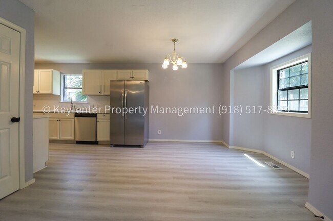 Building Photo - 1609 S Chestnut Ave