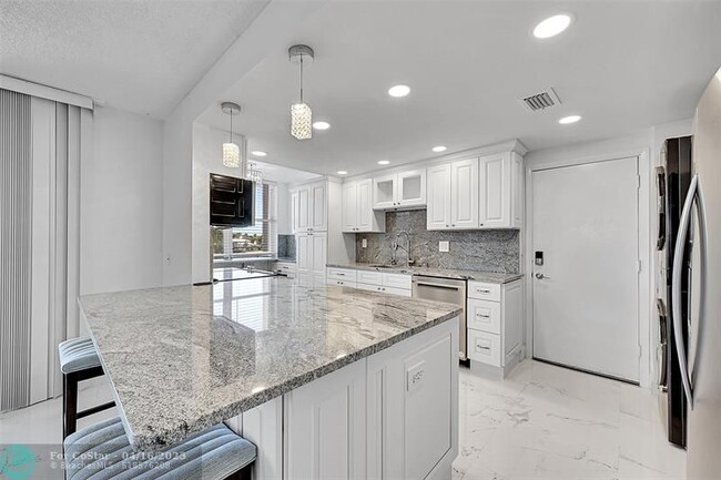 Building Photo - 1401 S Ocean Dr