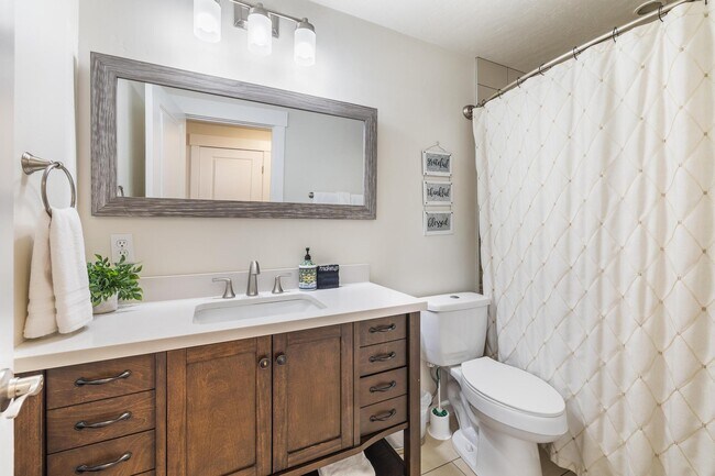 Building Photo - 924 6th St