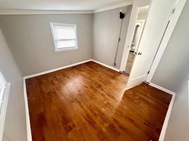 Building Photo - 1422 N Limestone