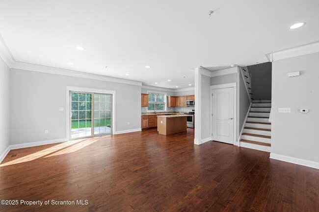 Building Photo - 15 Maple Leaf Dr