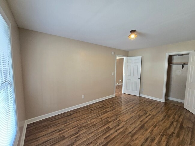 Building Photo - Charming 3 Bedrooms, 2 Full Bathroom Home!...