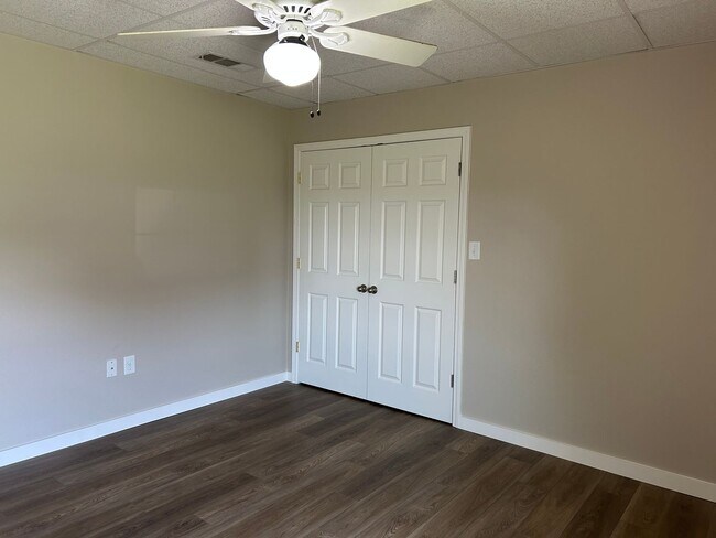 Building Photo - 4 Silver Hls Ln
