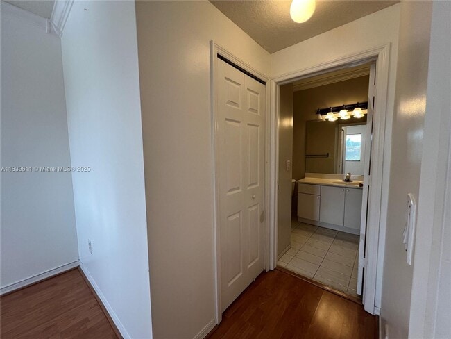 Building Photo - 6202 NW 115th Pl
