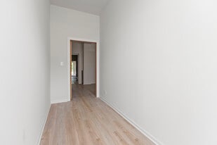 Building Photo - 3121 N California Ave