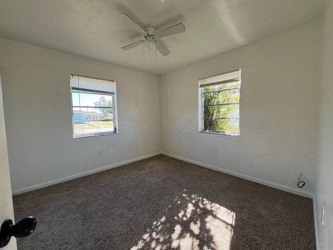 Building Photo - $1,200 ** Annual Lease ** 2 Bedroom / 1 Ba...