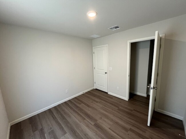 Building Photo - Newer Build 4 Bed/2 Bath In Arizona City