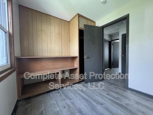 Building Photo - 6726 Leland Ave
