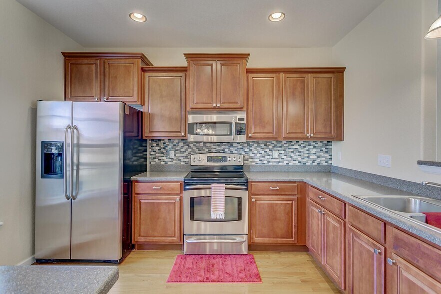 Building Photo - 1033 Burning Bush Pt