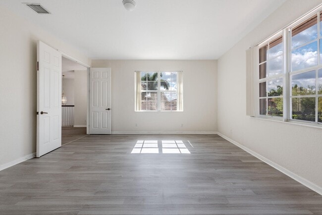 Building Photo - 102 Ibisca Terrace