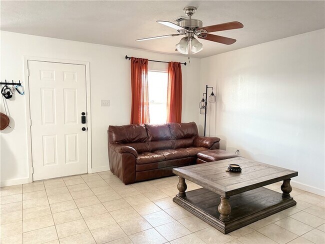 Building Photo - 1211 Webhollow Cir