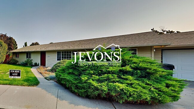 Building Photo - 3-bedroom single-family home near Randall ...