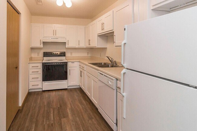 Building Photo - 4300 McKenzie Dr SE