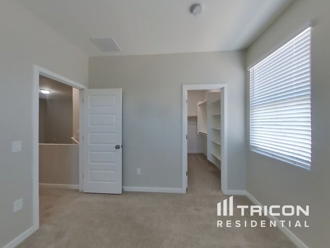 Building Photo - 4548 E Grandview St