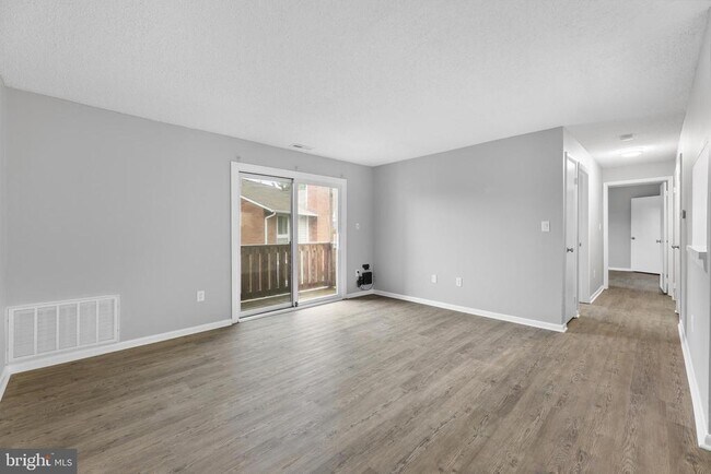 Building Photo - 2415 Ravens Crest Dr