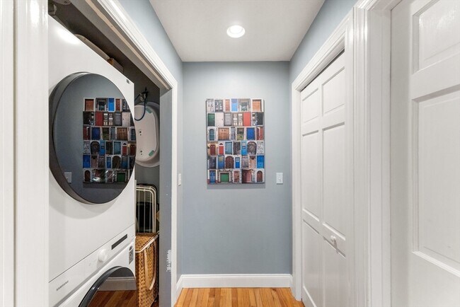 Building Photo - 890 Winthrop Ave