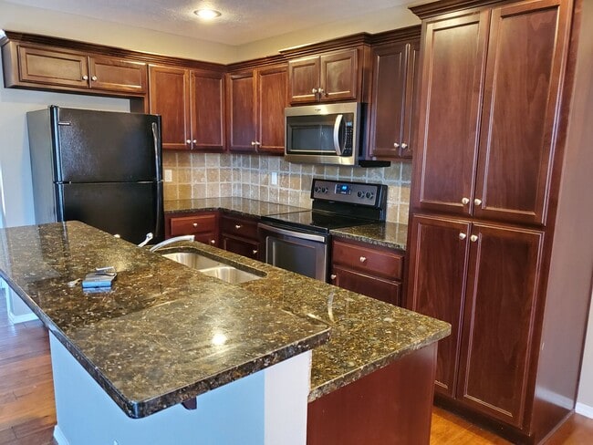 Building Photo - 3 Bedroom Home in South Springfield