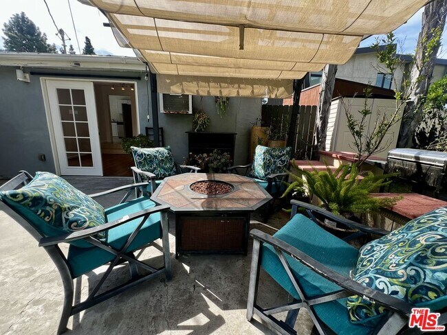 Building Photo - 364 N San Vicente Blvd