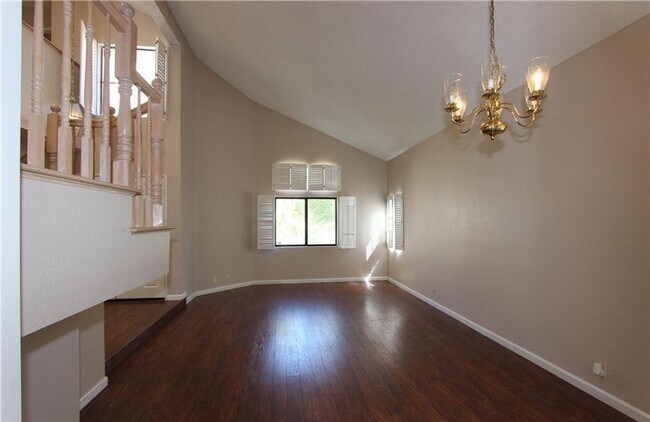 Building Photo - Gorgeous & Open Floor Plan House 4.Bed+3.B...