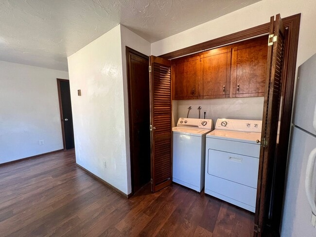 Building Photo - 2 BD Hawks Prairie Duplex