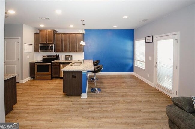 Building Photo - 10162 Benton Woods Dr