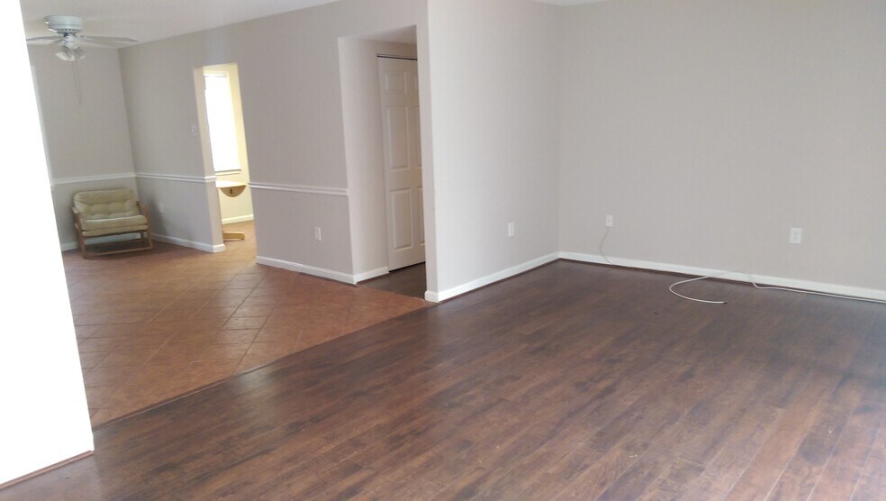 Building Photo - 706 Quince Orchard Blvd