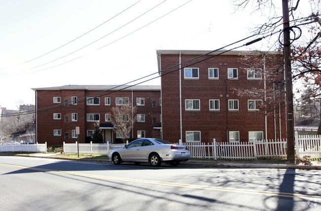 Building Photo - Rhodes Manor Apartments