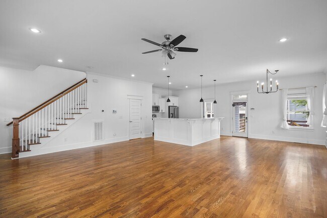 Building Photo - 904 Delmas Ave