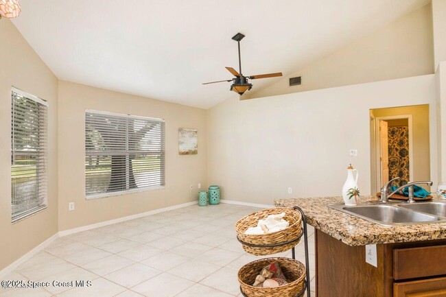 Building Photo - 2091 Lionel Dr