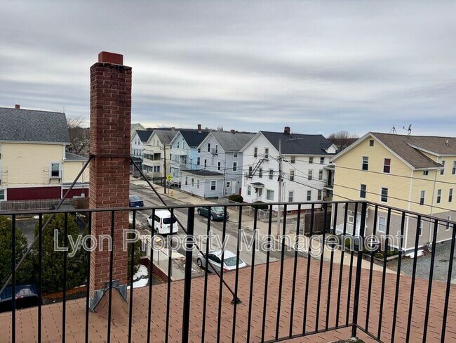 Building Photo - 262 Illinois St