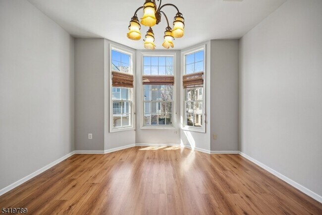 Building Photo - 915 Kensington Ln