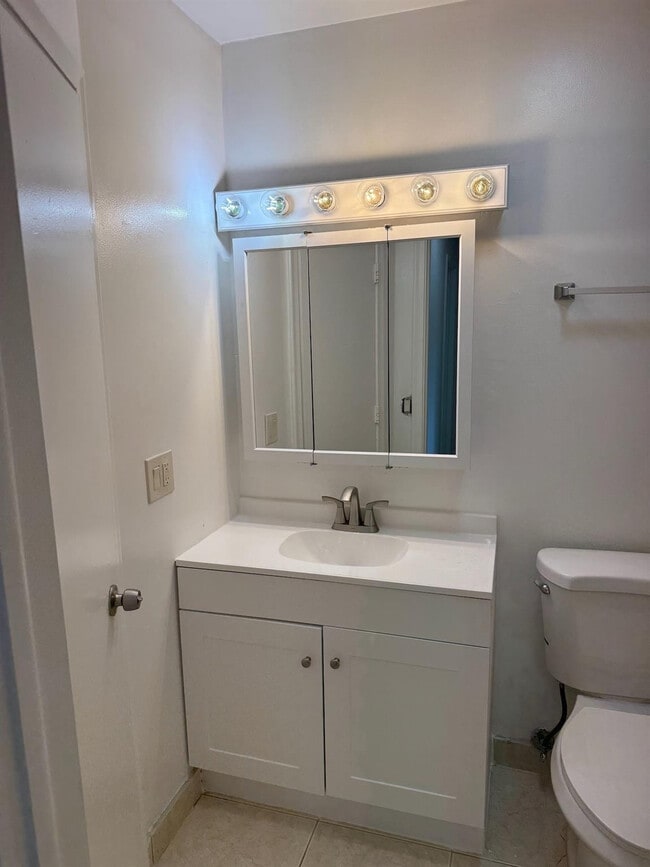 Building Photo - 3003 NW 5th Terrace