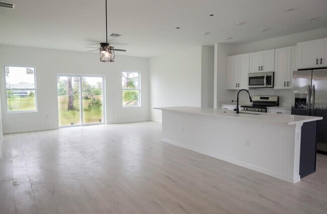 Building Photo - 46 Master Dr