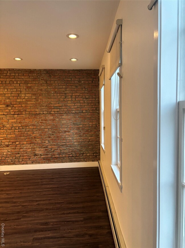 Building Photo - 134 Tulip Ave