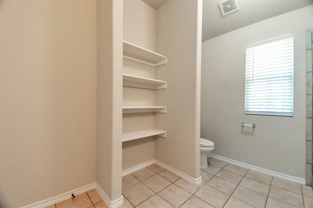 Building Photo - 5910 Bonnell Ave
