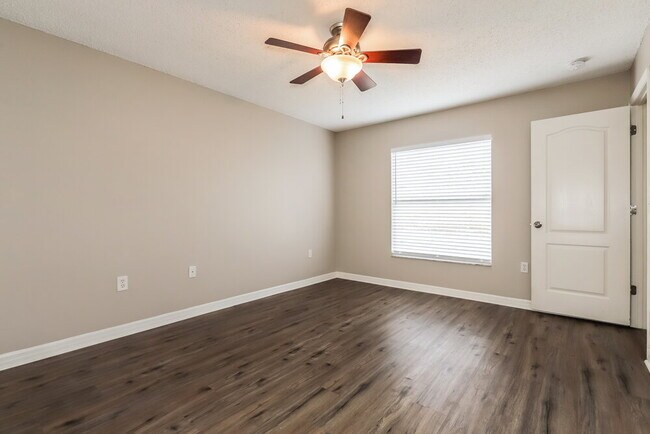 Building Photo - 839 Greenbelt Cir