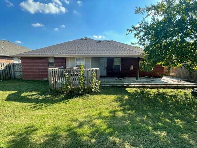 Building Photo - Executive Rental All Brick Home near South...